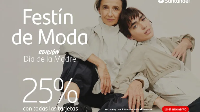 mama e hija posando juntas