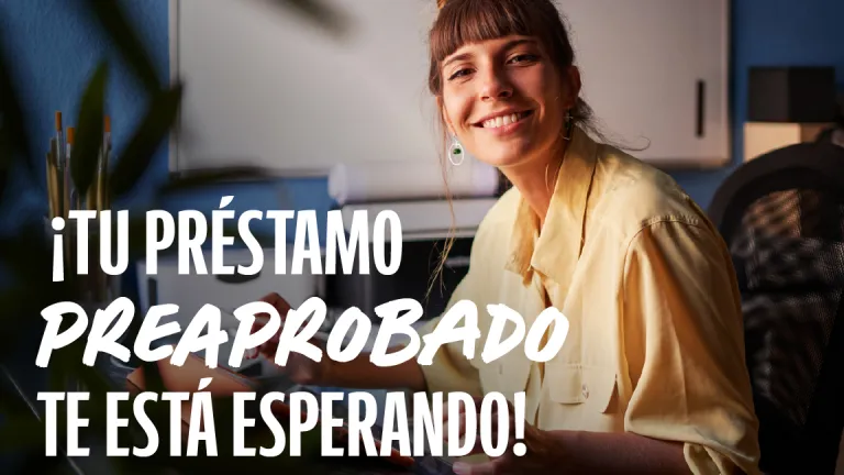 persona sonriente con texto de aguinaldo