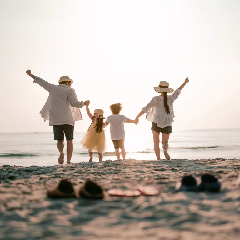 familia en la playa