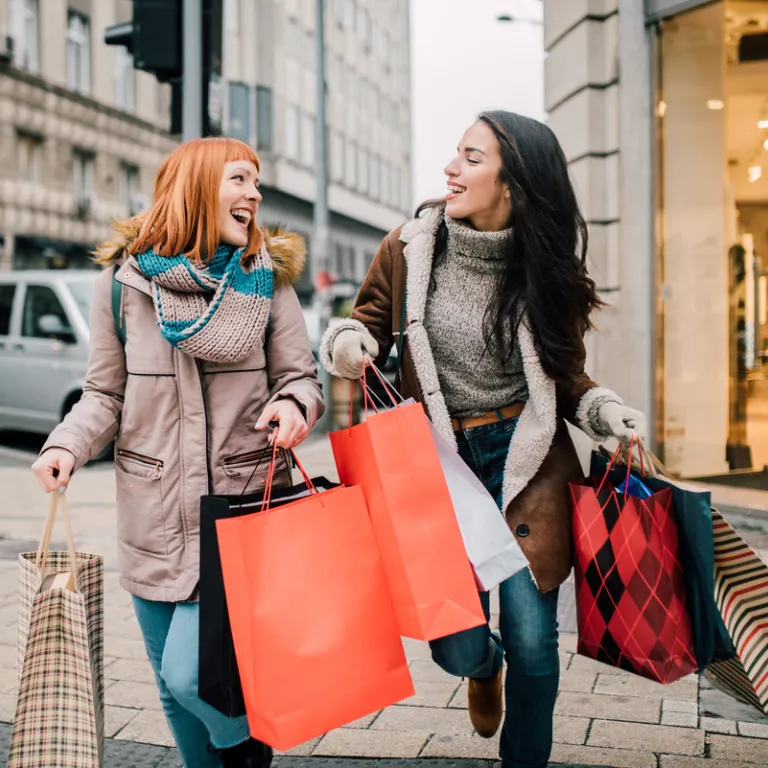 mujeres de compras