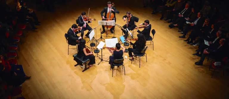 gente en una orquesta