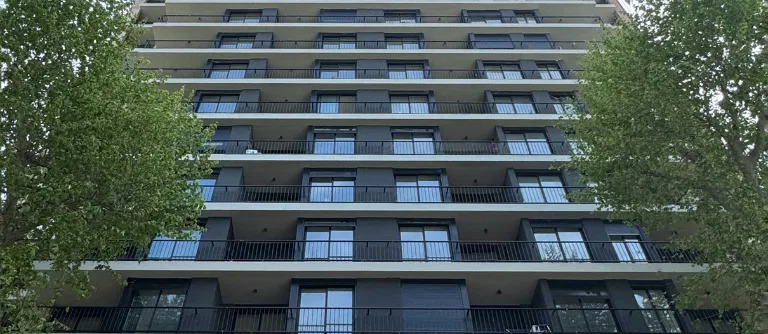 edificio visto desde abajo