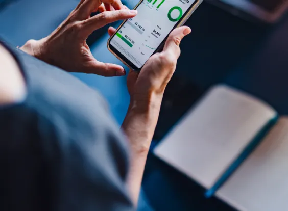 celular con gráficas