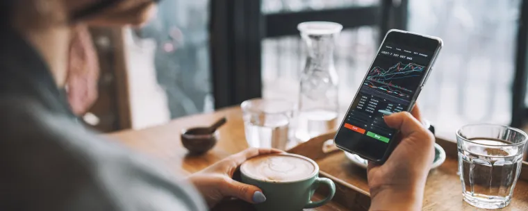 celular con gráficas